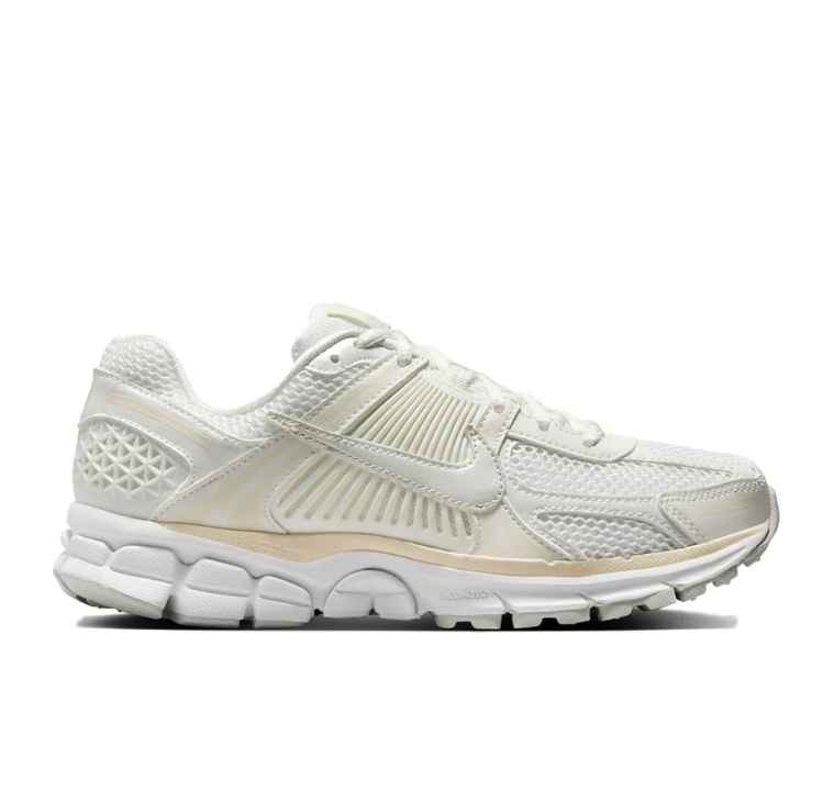 Nike Low-Top Mesh Sneakers – White / Cream