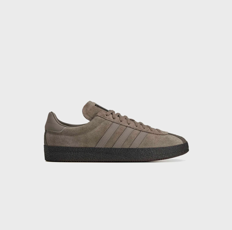 adidas Low-Top Sneakers – Taupe & Brown with Black Sole