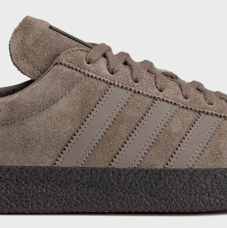 adidas Low-Top Sneakers – Taupe & Brown with Black Sole