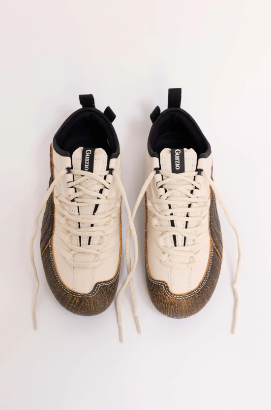 PUMA Slim Low-Top Sneakers – Cream & Textured Brown with Black Heel