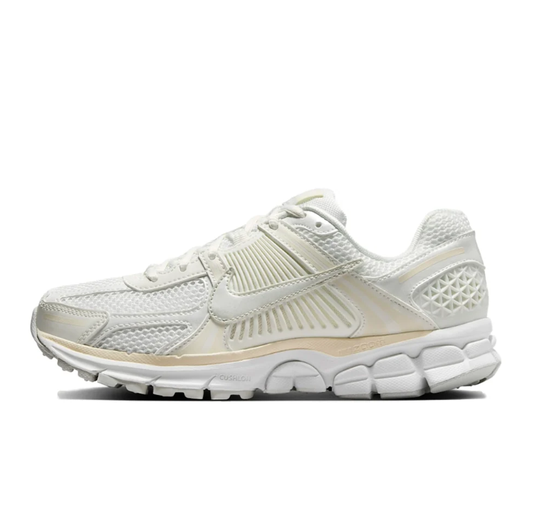 Nike Low-Top Mesh Sneakers – White / Cream