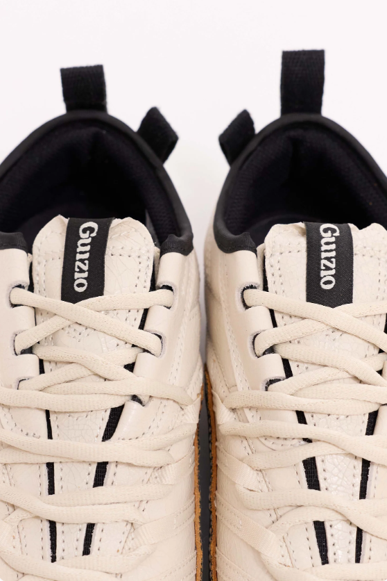 PUMA Slim Low-Top Sneakers – Cream & Textured Brown with Black Heel