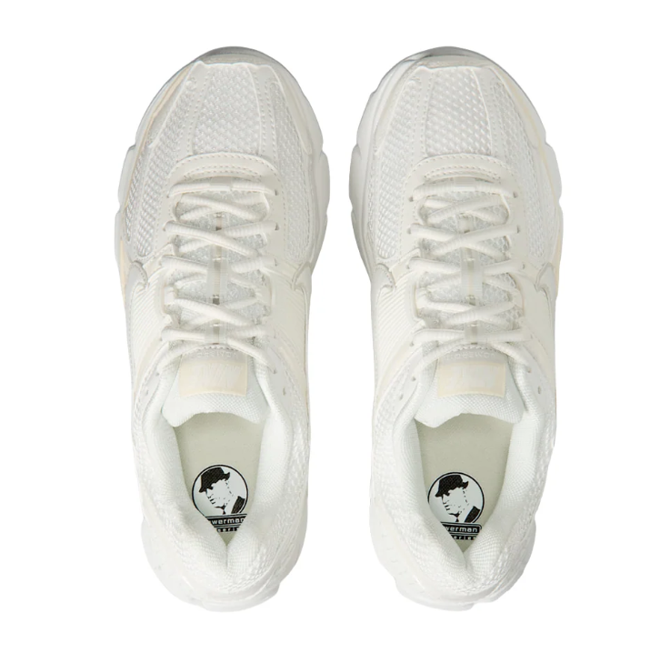 Nike Low-Top Mesh Sneakers – White / Cream