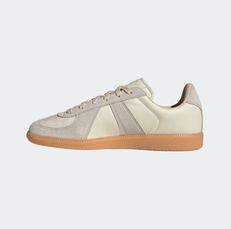 adidas Low-Top Sneakers – Cream & Light Gray with Gum Sole