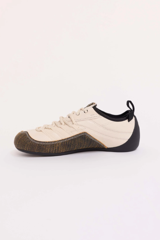 PUMA Slim Low-Top Sneakers – Cream & Textured Brown with Black Heel