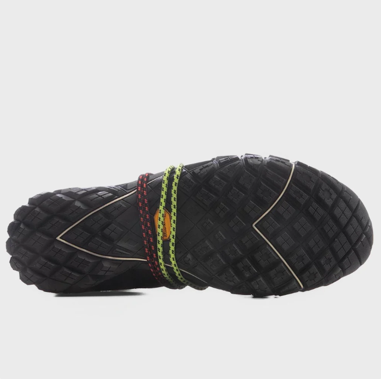 PUMA Low-Top Sneakers – Black & Silver with Red Collar and Neon Laces
