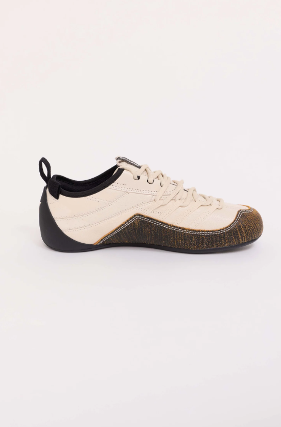 PUMA Slim Low-Top Sneakers – Cream & Textured Brown with Black Heel