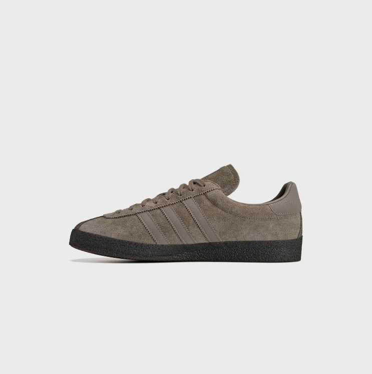 adidas Low-Top Sneakers – Taupe & Brown with Black Sole